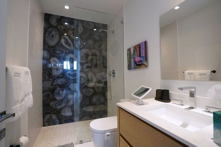 best place to stay in harbour island