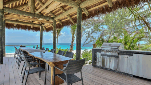 Beachfront house Bahamas
